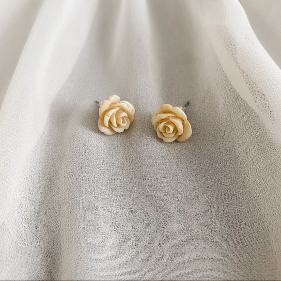 Vintage Jewelry - Vintage Cream Colored Rose Detailed Stud Earrings